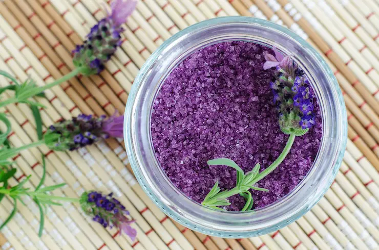 5 Lavender Oil Uses & Benefits For Face And Skin