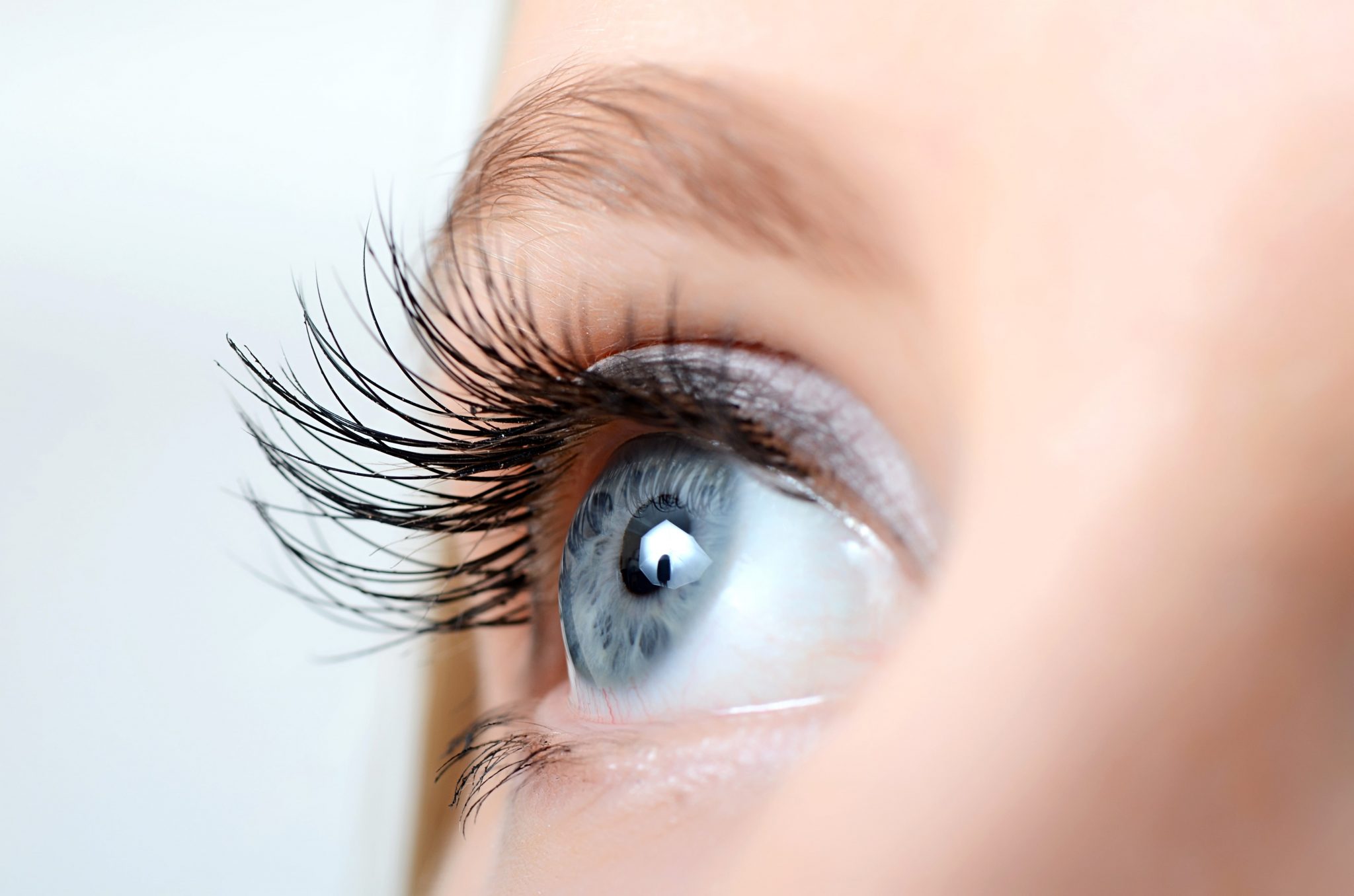 What are cluster eyelashes?